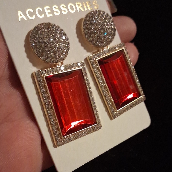 Elegant Red and Gold Earrings - Picture 3 of 4